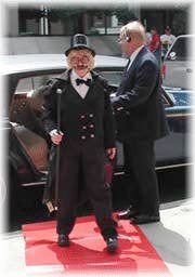 Mr. Greed arrives at CWA Demonstraion at Verizon